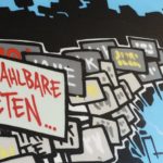 ARCHIV - Ein Graffiti für bezahlbare Mieten am Kottbusser Tor am 07.06.2013 in Berlin-Kreuzberg. Foto: Jens Kalaene/dpa (zu dpa "Bundeskabinett beschließt Mietpreisbremse" vom 01.10.2014) +++(c) dpa - Bildfunk+++
